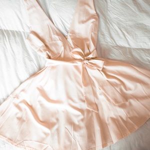 Light pink V-neck dress